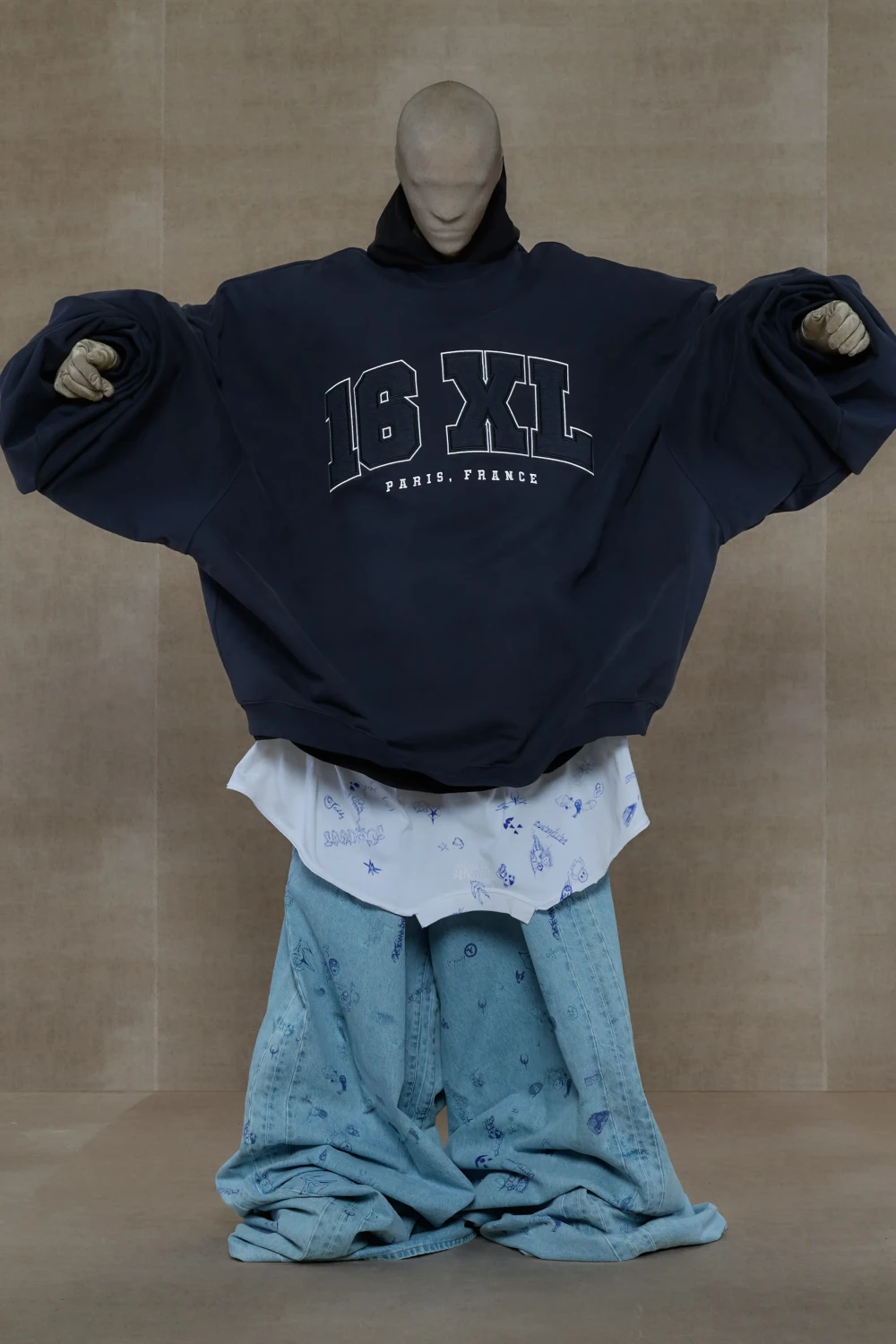 Vetements – Từ “Vô Văn Hóa” Đến Biểu Tượng Underground Ngầu Nhất Paris