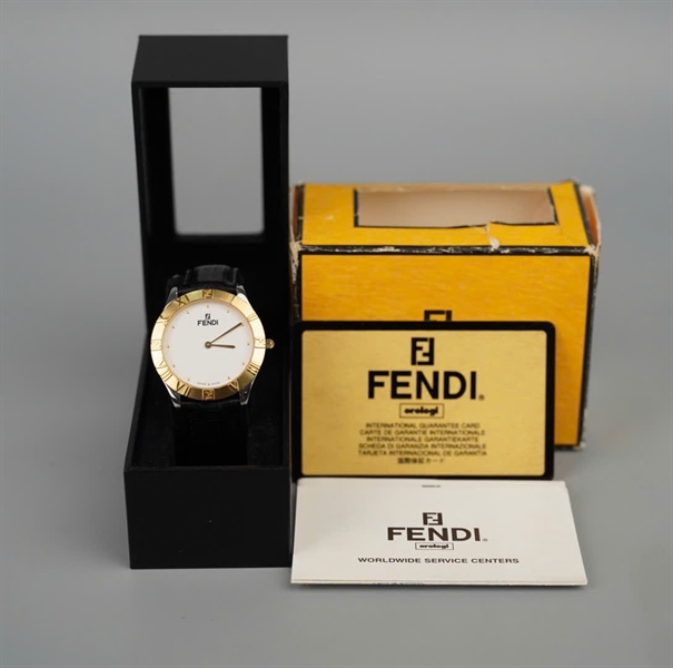 Đồng hồ Fendi mặt tròn quai cá sấu màu đen KG+