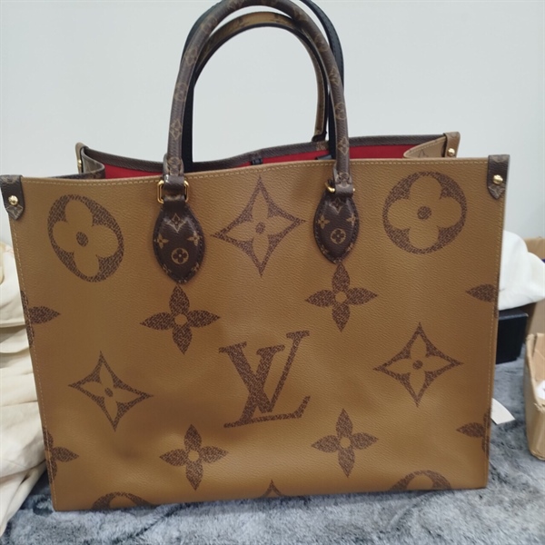 Túi On The Go LV lòng Đỏ+