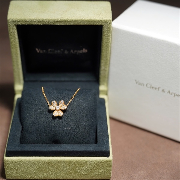 Vòng tay Van Cleef hoa Diamond KG+