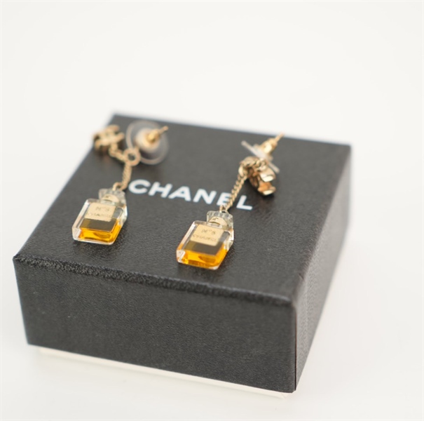Bông tai Chanel hình chai nước hoa KG+