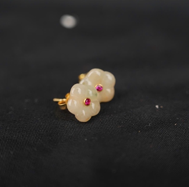 Bông tai Tara cẩm thạch hồng huyết A, nhụy ruby, vàng 18K KG+