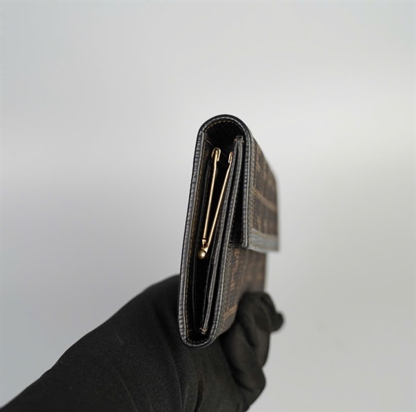 Ví Fendi gấp 3 nâu đen KG+