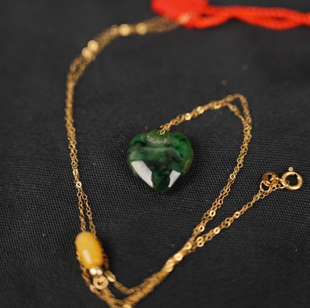 Dây chuyền Tara vàng 18K trái tim ngọc phỉ thúy KG+