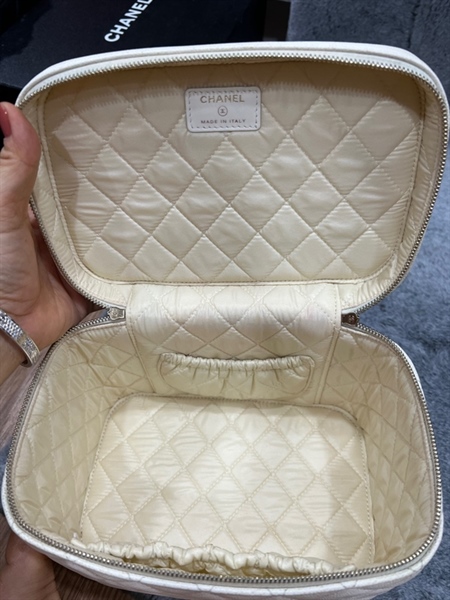 Túi cốp Chanel màu trắng (27273417) KG+