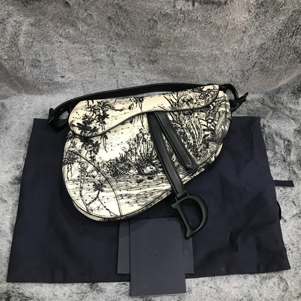 Túi Dior Sadle đen trắng +