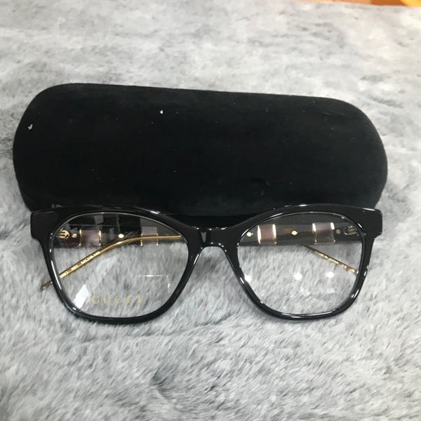 Kính trắng GG gọng đen phối vân đá KG+