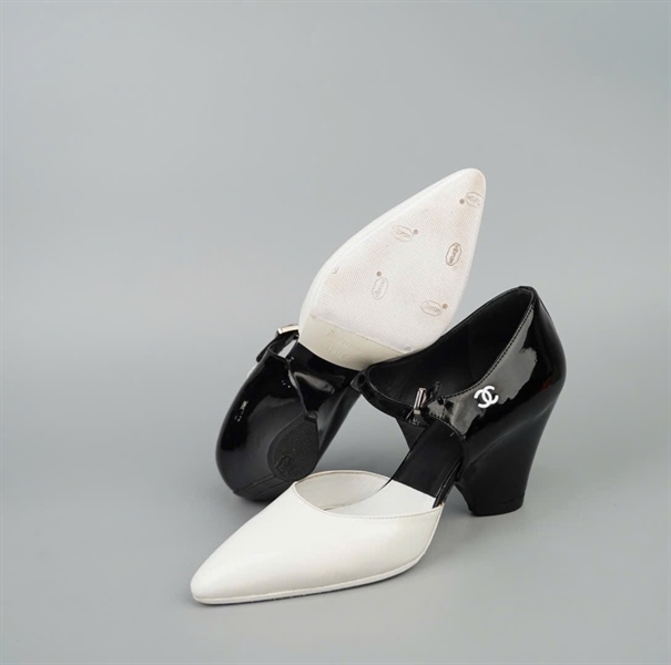 Giày Chanel trắng đen đế 9p sz38.5 KG+