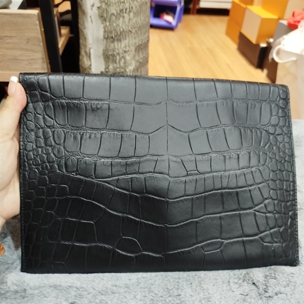 Túi Alexangder MC Queen Clutch đen đầu lâu +
