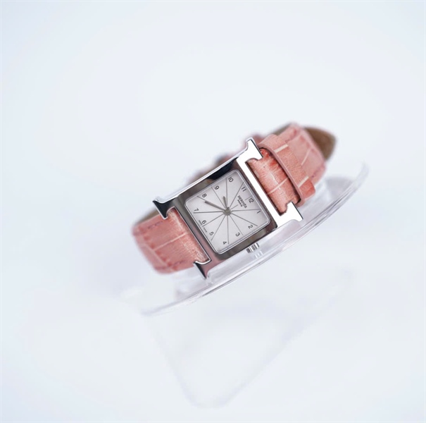Đồng hồ Hermes mặt vuông bạc dây hồng da cá sấu (3099823) (LTB) KG+