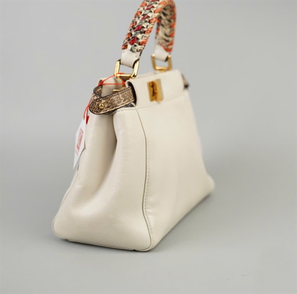 Túi Fendi trắng sz25 KG+