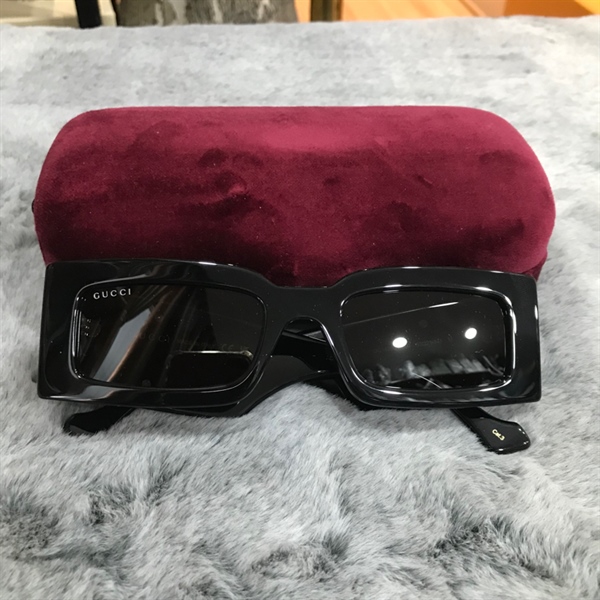 Kính đen GG chữ nhật gọng bản lớn KG+