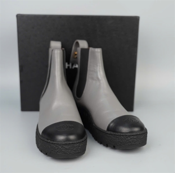 Giày Chanel bốt xám +