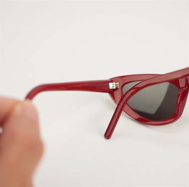 Kính YSL màu đỏ KG+