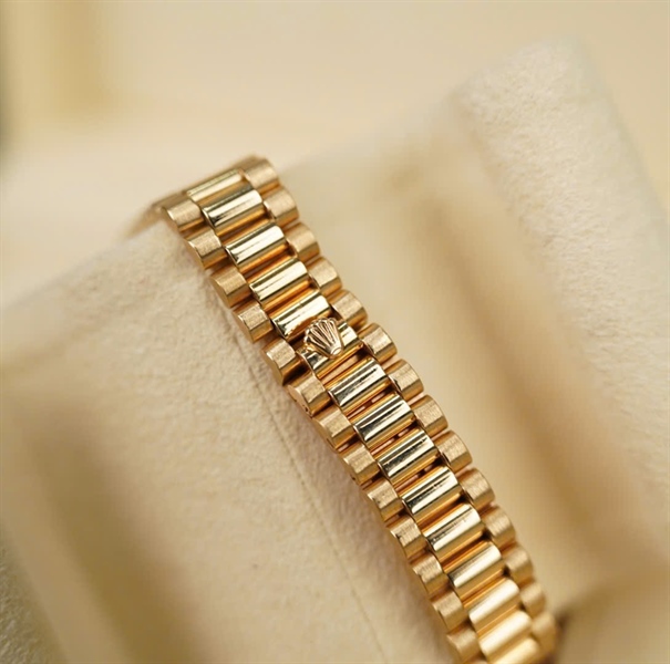 Đồng hồ Rolex mặt tròn vàng 18k đính đá (X221428) (HC) KG+