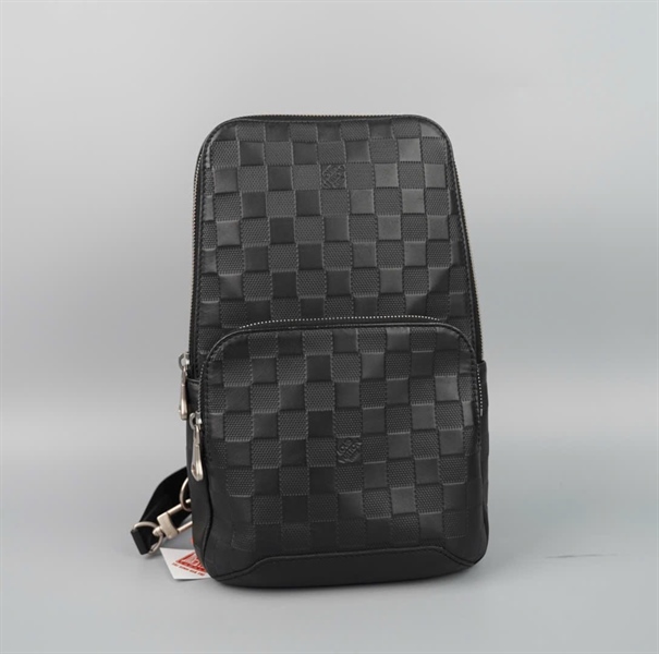 Túi LV đeo chéo ô vuông đen nổi (MB2177) sz20 KG+