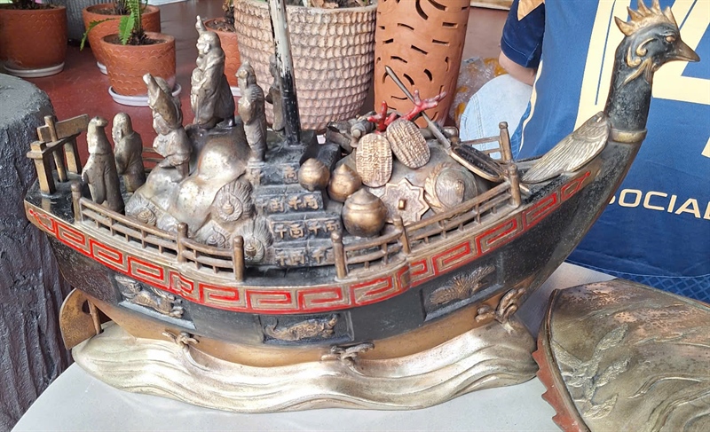 Đồ cổ thuyền đồng Nhật kèm đồng phù điêu tượng phật +