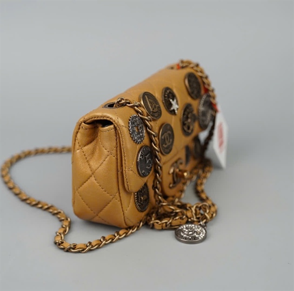 Túi Chanel Charm đồng xu vàng (20845312) sz16 KG+