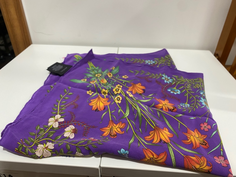 Khăn Gucci tím +