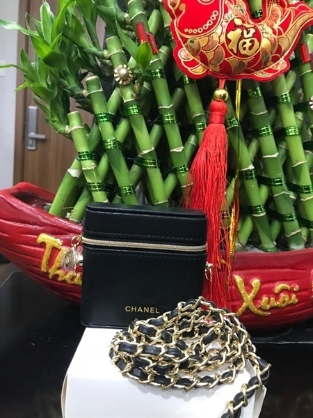 Túi gift Chanel đen KG+