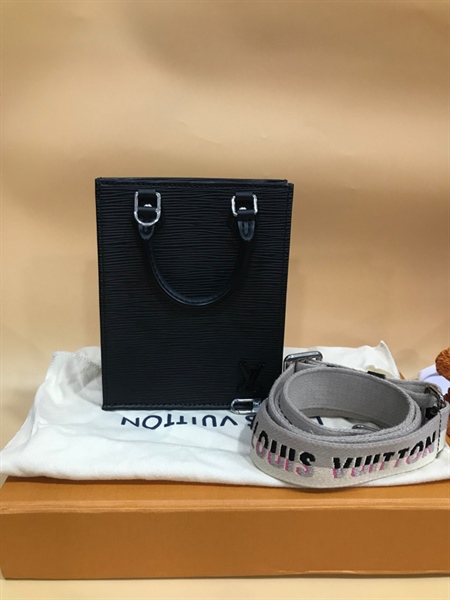 Túi LV Đứng Vân Đen 13.5cm KG+