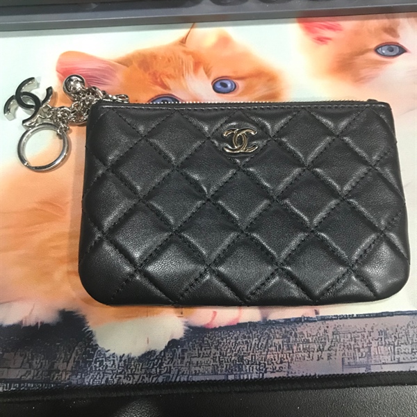 Móc ví Chanel đen +
