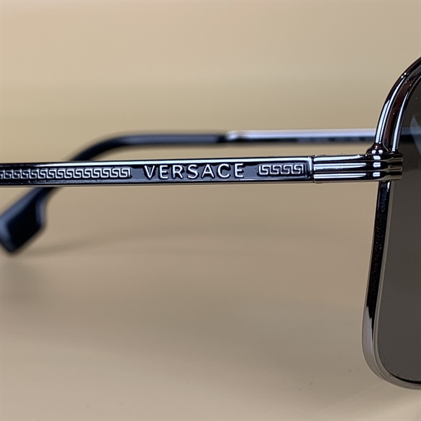 Kính Versace bầu trắng KG+