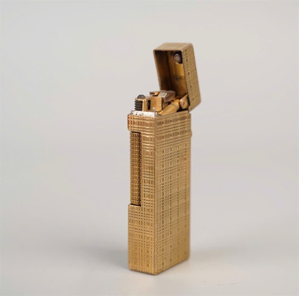 Bật lửa Dunhill vàng họa tiết hình vuông (RE24163) KG+