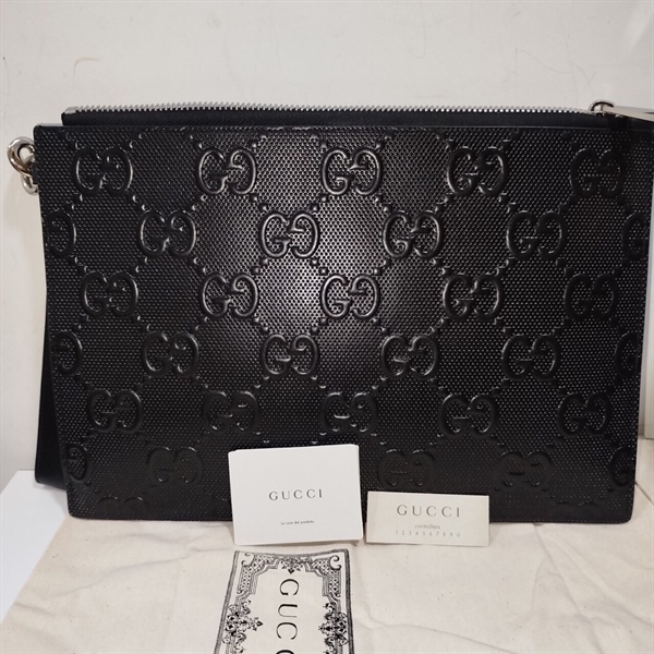 Túi Clutch GG Đen Chữ Nổi+