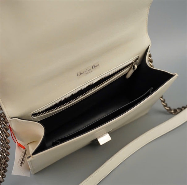 Túi Dior Woc màu trắng đính cườm sz25 (BQ) KG+