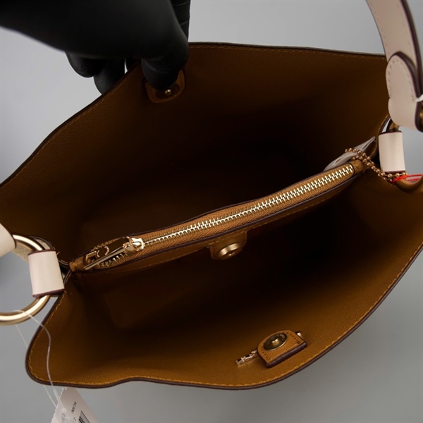 Túi Coach Bucket nude in chữ sz24 +