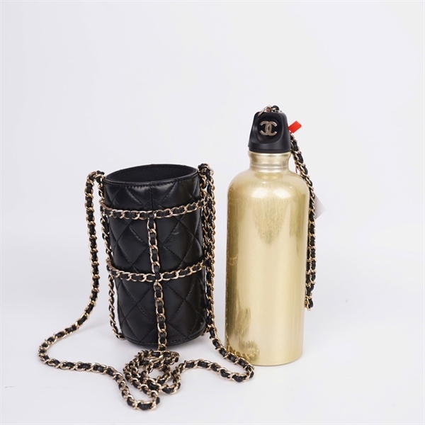 Bình nước Chanel đen đan lưới (HC) +