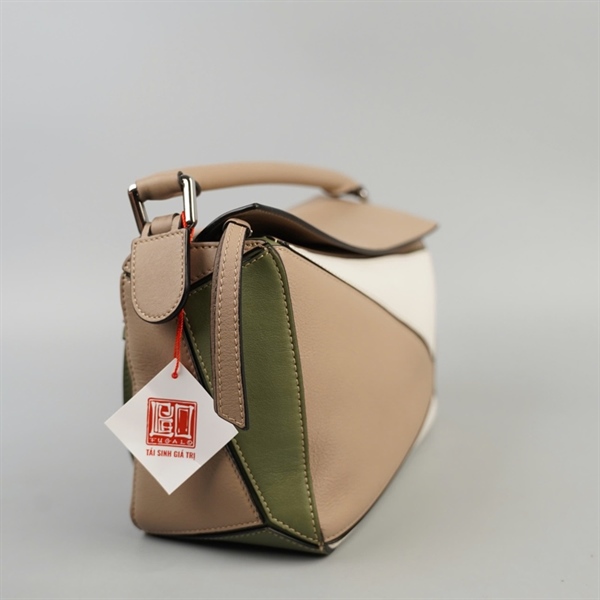 Túi Loewe màu xám trắng sz24 (BQ) KG+