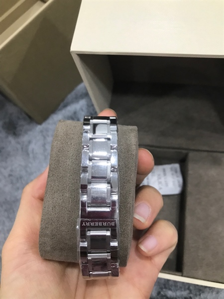 DH Burberry Trắng 28inch KG+