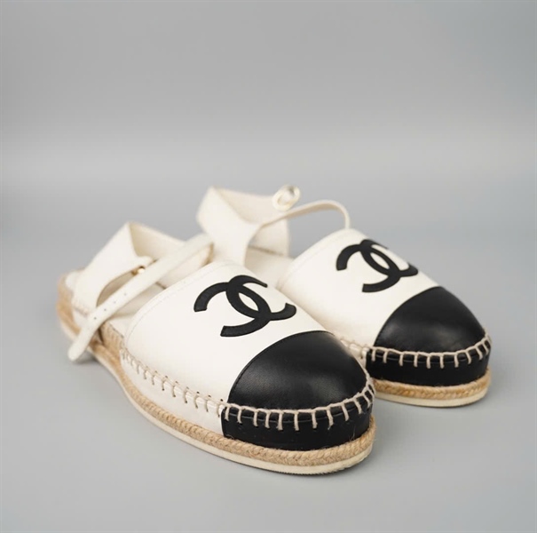 Giày Chanel trắng mũi đen sz38C cao 3p KG+