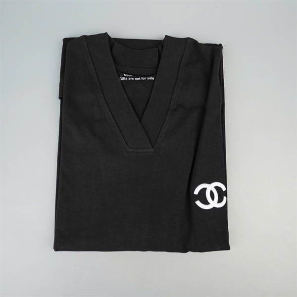 Áo thun Chanel đen cổ tim size L +