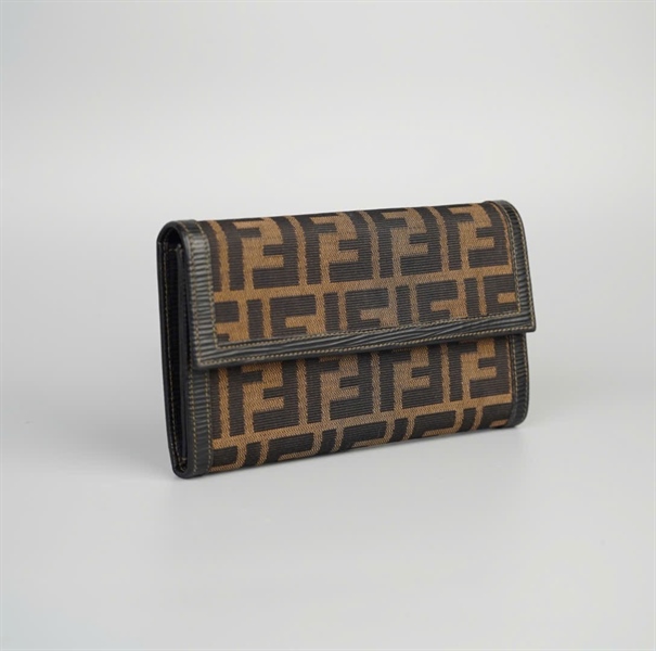Ví Fendi gấp 3 nâu đen KG+