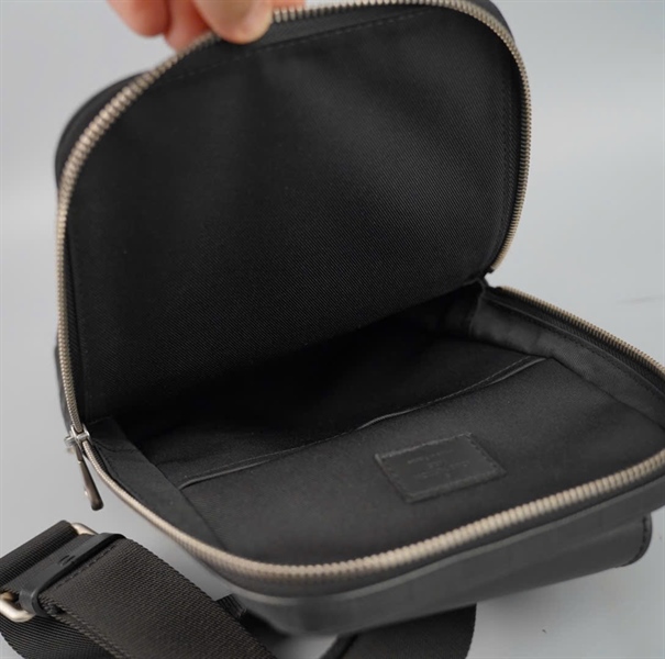 Túi LV đeo chéo ô vuông đen nổi (MB2177) sz20 KG+