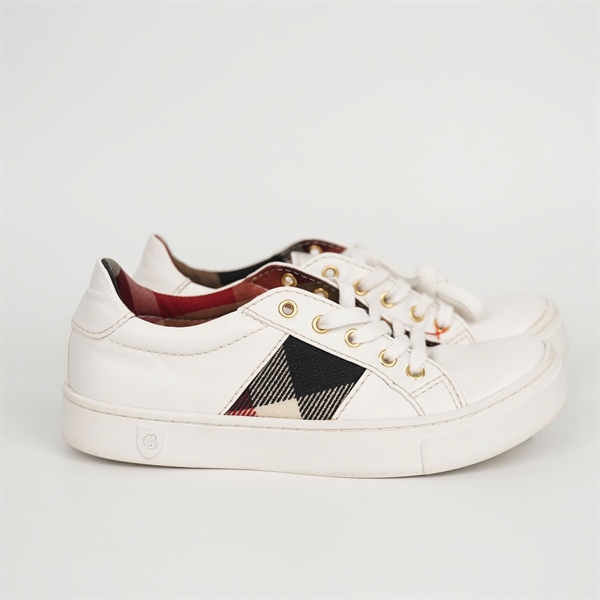 Giày Blue Label bata trắng KG+
