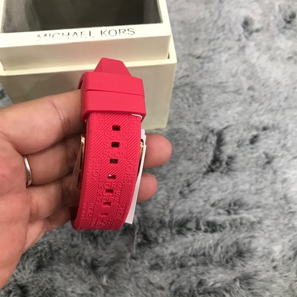 Đồng hồ MK viền hồng dây silicon hồng+
