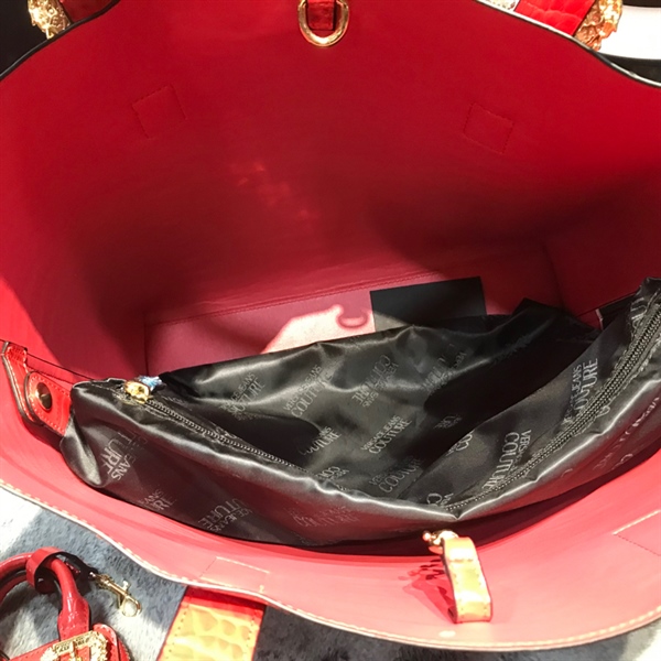 Túi Versace da đỏ kèm charm size 30cm KG+