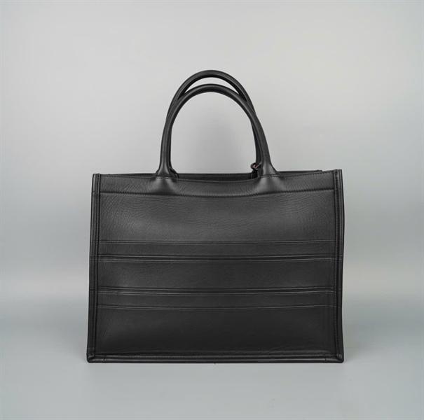 Túi Dior tote đen kèm charm sz36 KG+