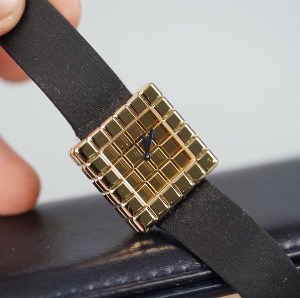 Đồng hồ Chopard mặt vuông dây đen (736882) sz25 (HC) +
