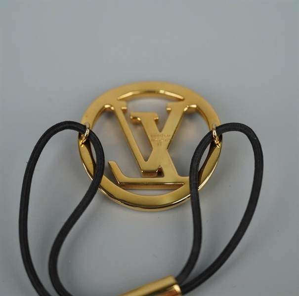 Cột tóc LV logo màu vàng dây đen +