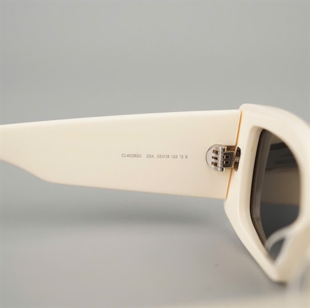 Kính Celine Classic trắng CL40282U 25A (53-18-135) KG+