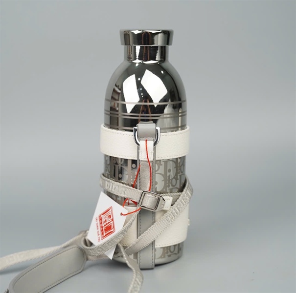 Bình Nước Dior bạc KG+
