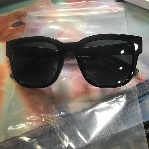 Kính đen LV gọng xám +