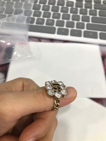 Nhẫn GG ĐÍnh 8 viên đá+