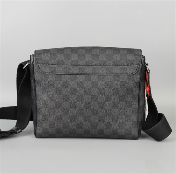 Túi LV đeo chéo đen ô vuông in chữ (CA4159) sz24 (BQ) KG+
