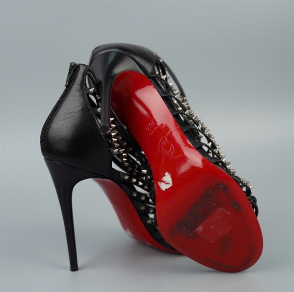Giày Louboutin đen đính đinh đế 10p sz36.5 KG +